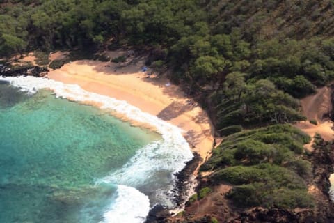 Beach nearby, sun loungers, beach towels