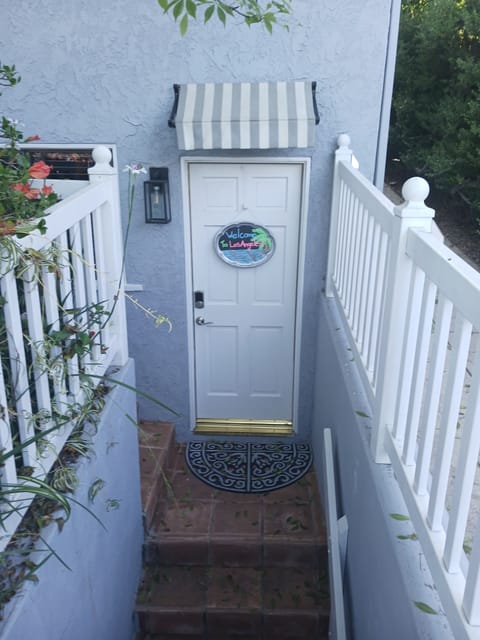 Front Entrance to Downstairs Mastersuite
