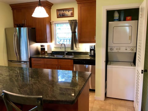 Full-size fridge, microwave, dishwasher, coffee/tea maker