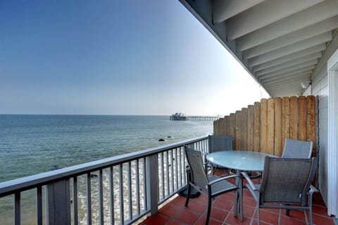 Ultimate coastline and oceans views from deck