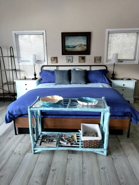 Pillowtop beds, desk, iron/ironing board, free WiFi