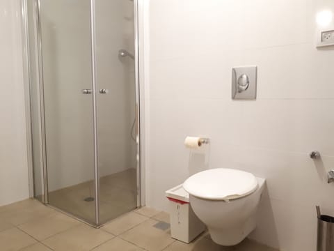 Shower / Toilet