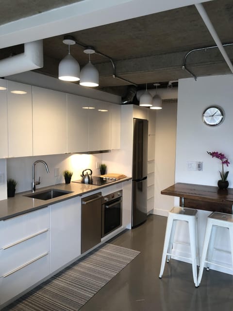 Gourmet kitchen awaits...