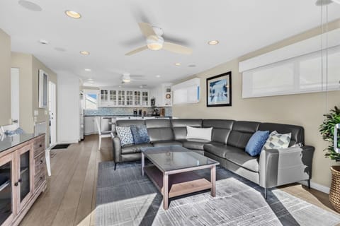 3rd level: Living area with nice open floor plan