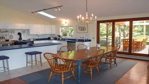Open kitchen/dining area