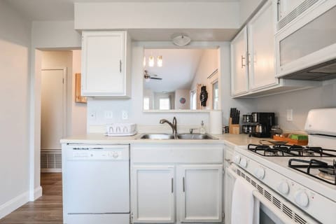 personal touches and fresh paint make this ideal for your needs