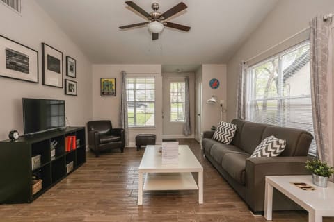 Great place to hang out in between exploring the city