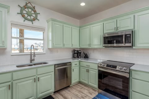 Modern Kitchen Sun Spot Dauphin Island