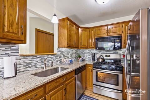 Kitchen with all your cooking & eating utensils provided.