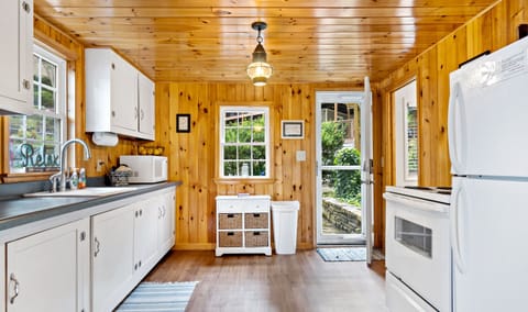 Full functional, open concept kitchen