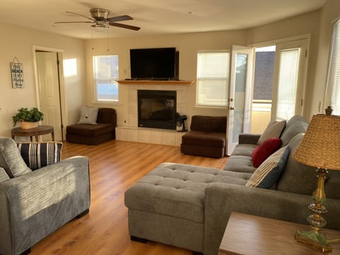 392 Franklin main living room area with beautiful balcony ocean views