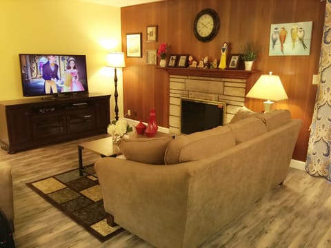 living room ,50'' Samsung TV，cable TV，Blue-ray  DVD for family entertainment
