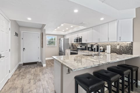 Completely remodeled new Kitchen with stainless steel appliances
