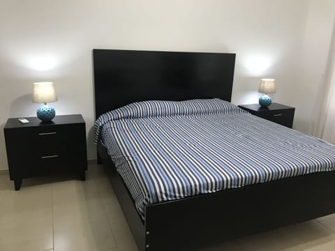 3 bedrooms, in-room safe, free WiFi, bed sheets