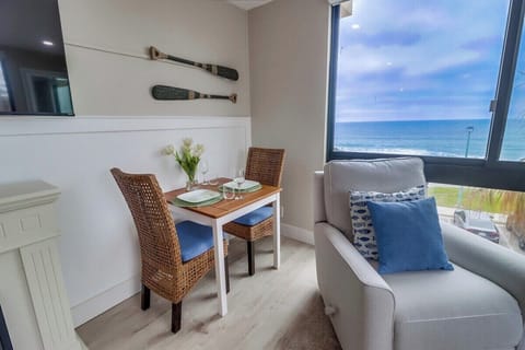 Corner bistro table for 2