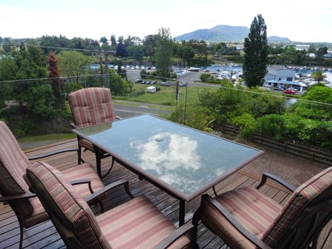 Outdoor dining with views of Taupo Harbour.