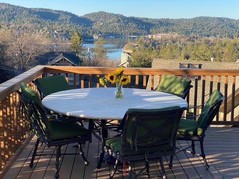 Breakfast by the lake!