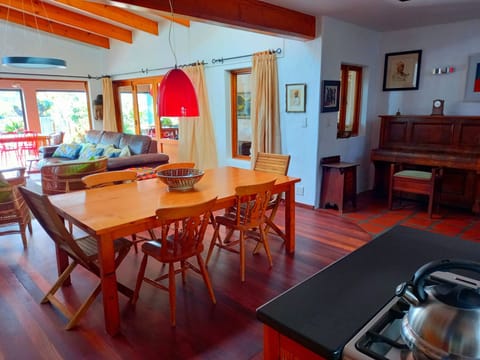 8 seater dining table, piano