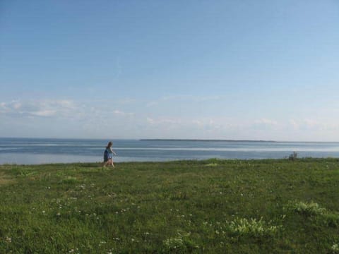 Beach nearby, sun loungers, beach towels