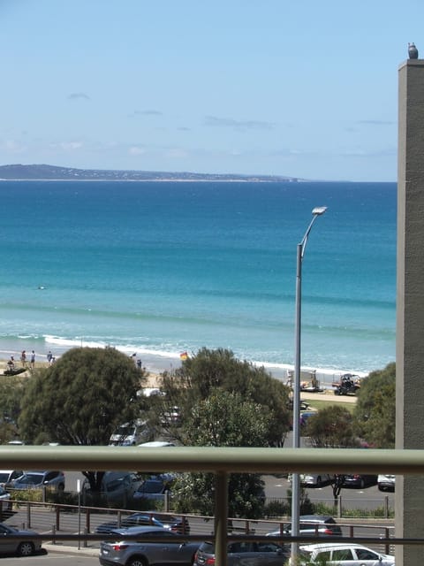 Beach nearby, sun loungers, beach towels