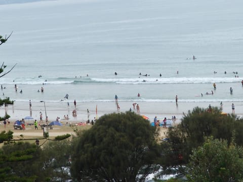 Beach nearby, sun loungers, beach towels