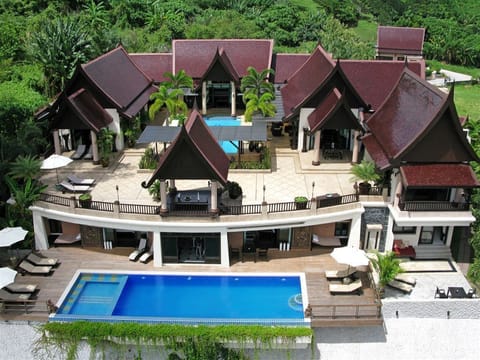 Bann Chang Thai Villa
with 9 bedrooms, 2 sleeping lofts and 2 large pools & chef