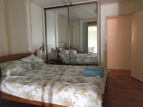 3 bedrooms, desk, iron/ironing board