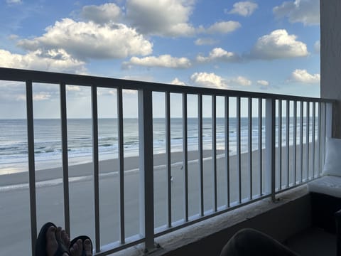 Beach nearby, sun loungers, beach towels