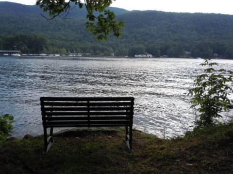 Peaceful waterfront access and views - relax and enjoy the wonders of the lake!