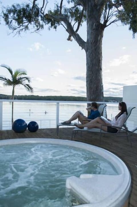 Outdoor spa tub