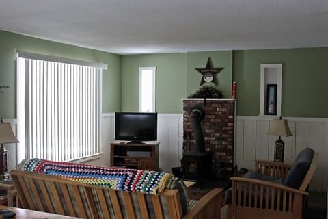 TV, fireplace, DVD player