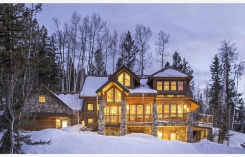 Eagle's Nest...A luxury home that enjoys spectacular views and great sunsets