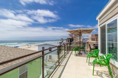 Spectacular Ocean views from top deck