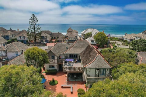 Situated just steps to the ocean in a fully gated community, in the best position on a lake, our property promises to deliver a magical experience...