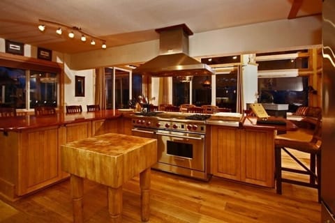 Cook and Entertain at the same time. Seating for 22!