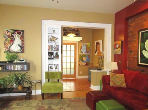 Livingroom, entry from gallery