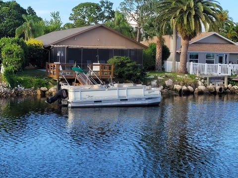 Peaceful home with screened-in lanai & heated pool. Dock & pontoon on canal. 