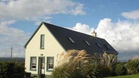 SOHEEN meaning a place of rest in Gaelic with spectacular views of Liscannor Bay