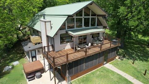 Relax in the hot tub, hammocks, updated screen patio or deck all waterfront. 