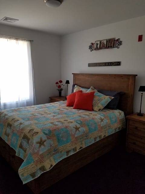 Queen size bed in master with attached 3/4 bath