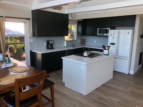 New kitchen with island cook top.