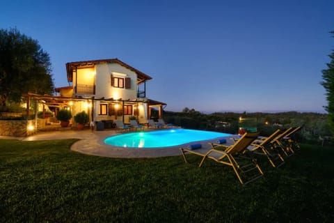 Outdoor pool, an infinity pool