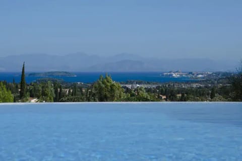 Outdoor pool, an infinity pool