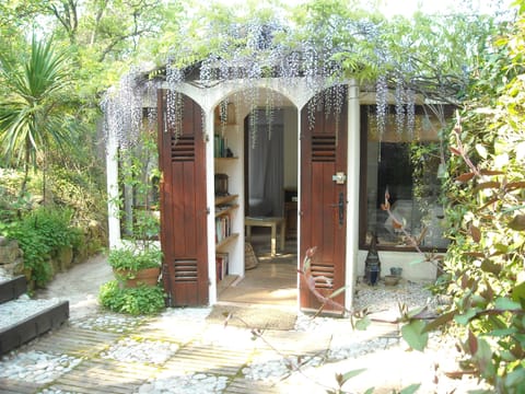 spring 2019 Cabanon des Glycines