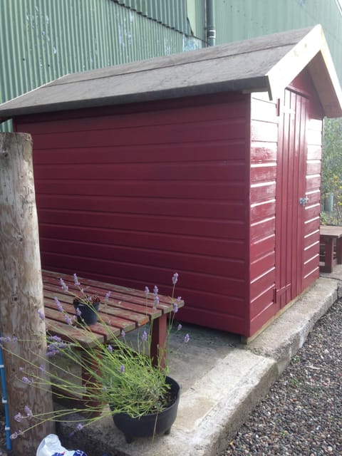 Bike shed for guests use beside Garden Lodge. The cottage tumble dryer is in her