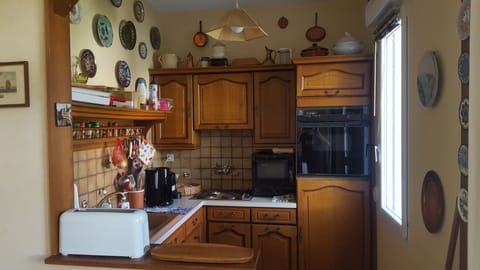 TOTALLY EQUIPPED KITCHEN