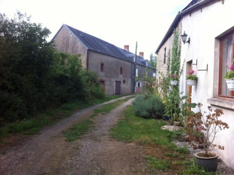 Gite immediately to the right in foreground