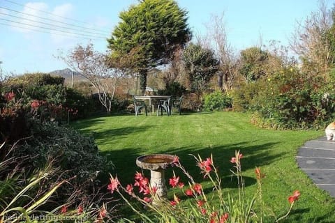 Garden with space for dogs and children
