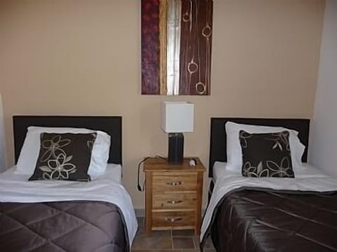 5 bedrooms, in-room safe, iron/ironing board, free WiFi