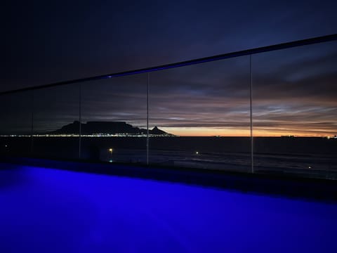 Bloubergstrand Penthouse Style apartment, private pool and fantastic views apartment in Cape Town